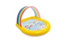 Regenbogenpool mit Wasserdüsen